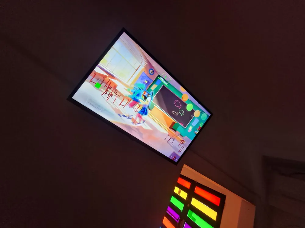 Pantalla con Just Dance en la sala de baile